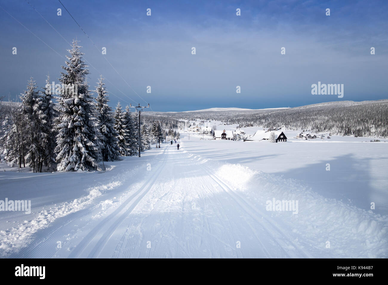 Paysage de montagne d'hiver avec des pistes de ski, montagnes Jeseniky République Tchèque Banque D'Images