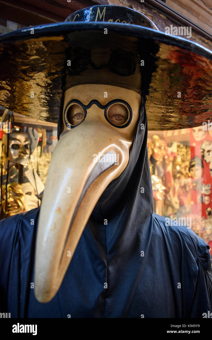 Costume masqué caractère, Carnaval de Venise, le port de medico della — free download