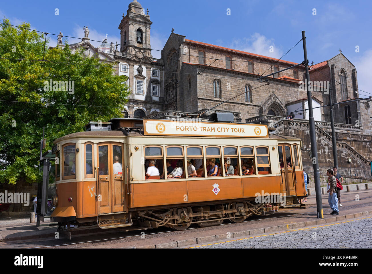 Visite de la ville de Porto et de tramway traditionnel de l'église São Francisco Porto Portugal Banque D'Images