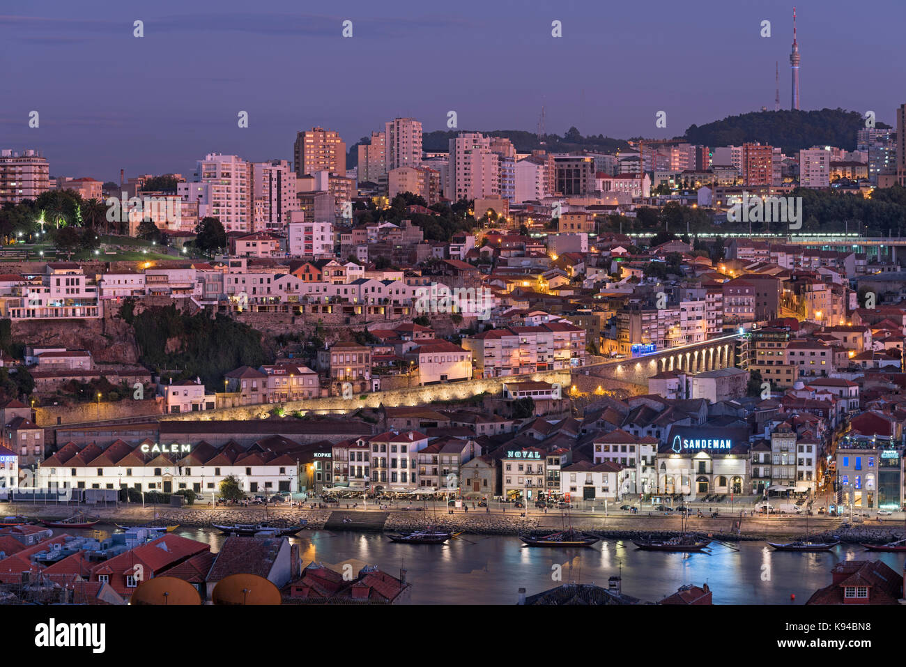 Vue sur la ville de Vila Nova de Gaia et Porto Portugal port lodges Banque D'Images