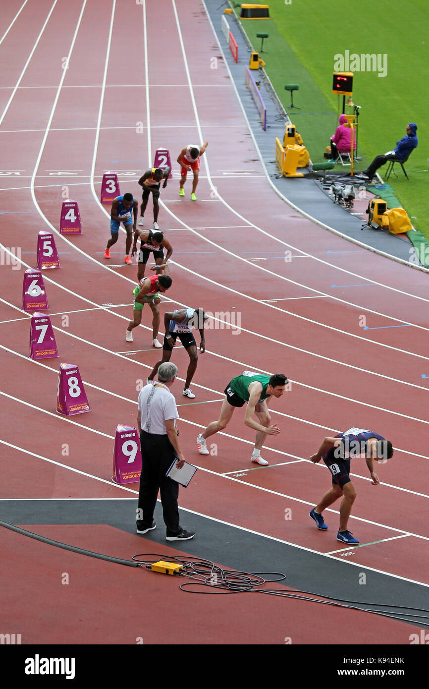 Adam KSZCZOT (Pologne), Abu Salim Mayanja (Ouganda), Francky MBOTTO (République centrafricaine), Hamada MOHAMED (Egypte), Mostafa SMAILI (Maroc), Nijel AMOS (Botswana), marquer l'anglais (Irlande), Pierre-Ambroise BOSSE (France) au début de la chaleur du 800 m hommes 5 au 2017, championnats du monde IAAF, Queen Elizabeth Olympic Park, Stratford, London, UK. Banque D'Images