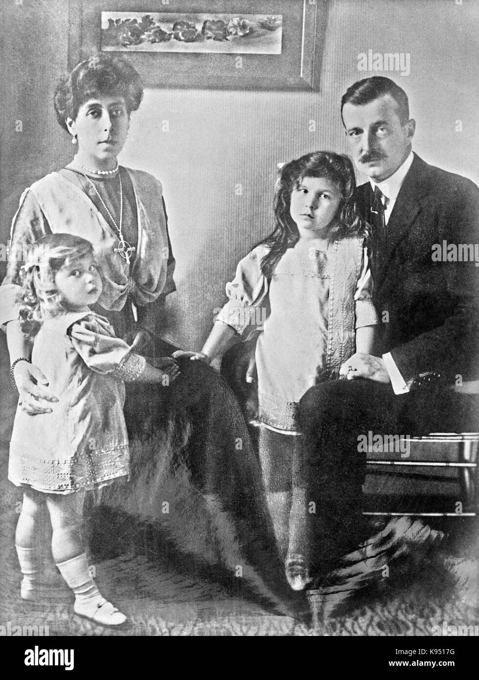 Le grand duc Cyrille Vladimirovitch et sa famille (1922) Banque D'Images