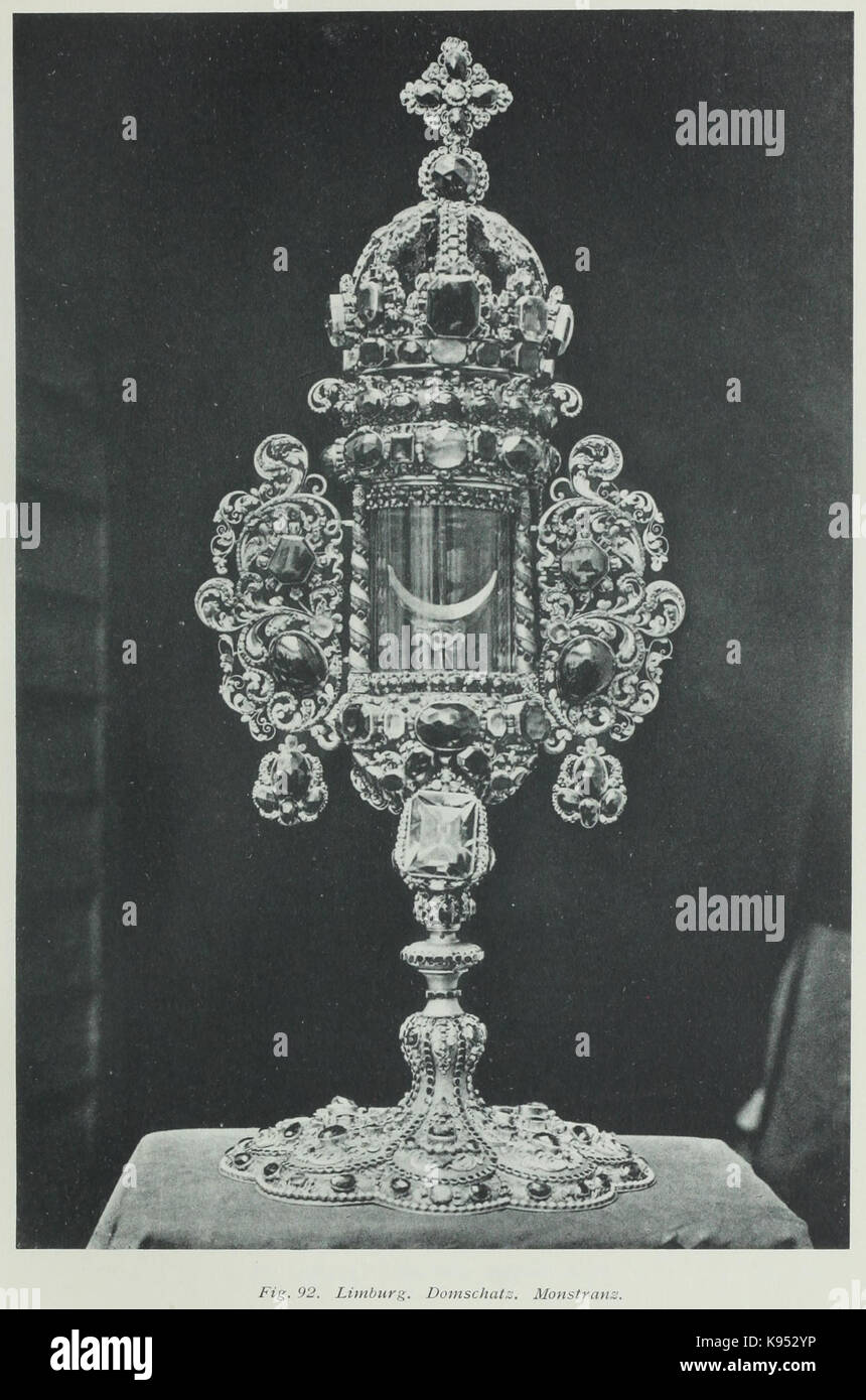 Cet objet, un monstrance, fait partie du Limburg Domschatz, une collection d'objets sacrés du Limbourg. Le Limburg Domschatz présente des reliques religieuses et des œuvres d'art qui illustrent l'histoire ecclésiastique de la région. Banque D'Images
