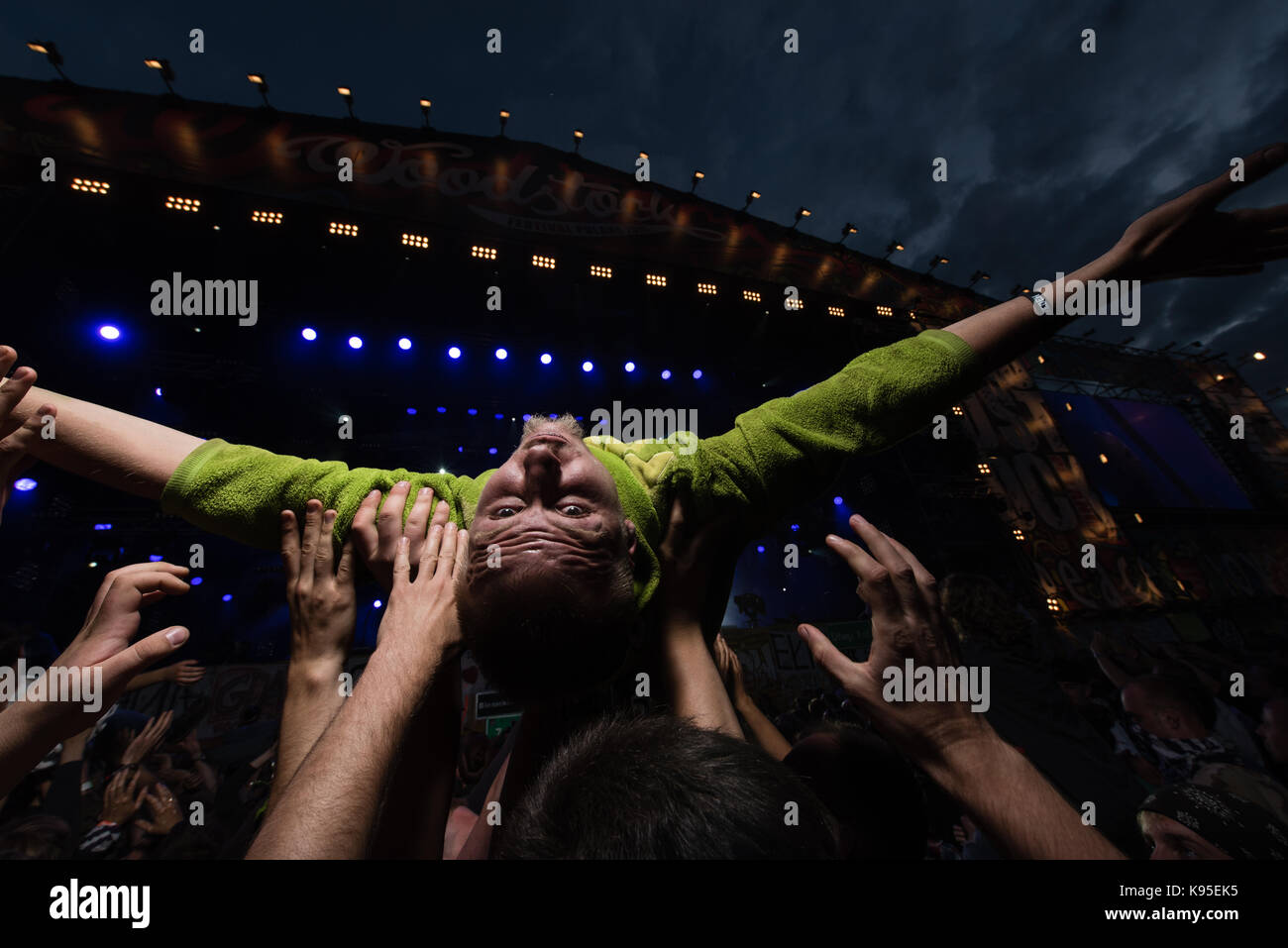 Les fans de musique sur le devant de la scène principale du festival de Woodstock Pologne festival de musique. Banque D'Images