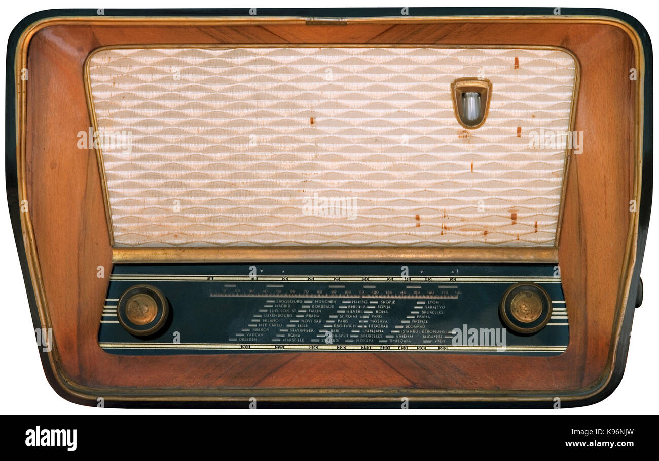 Vieille radio isolated with clipping path Banque D'Images