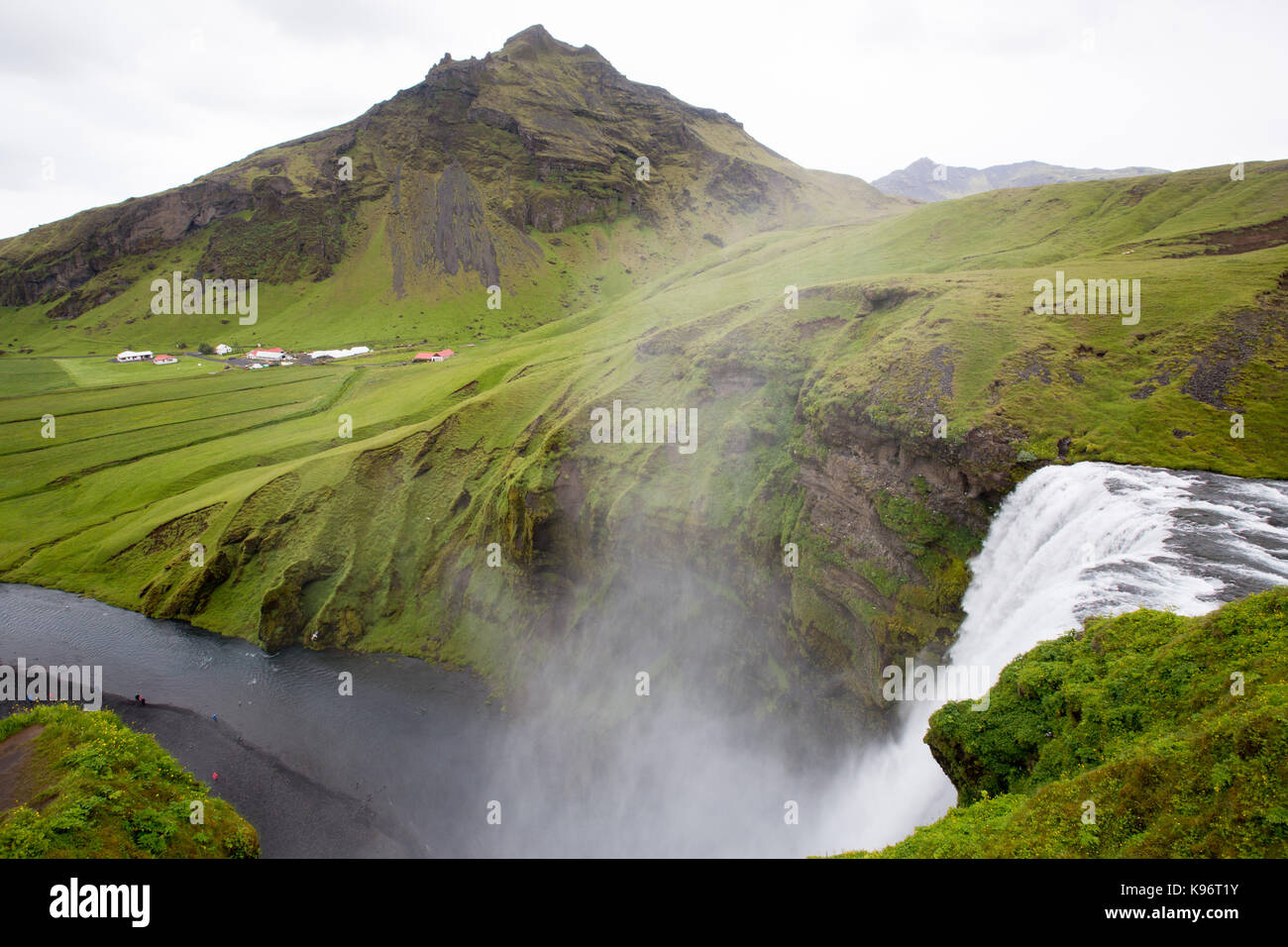 Une vue de Skogafoss chute d'eau. Banque D'Images