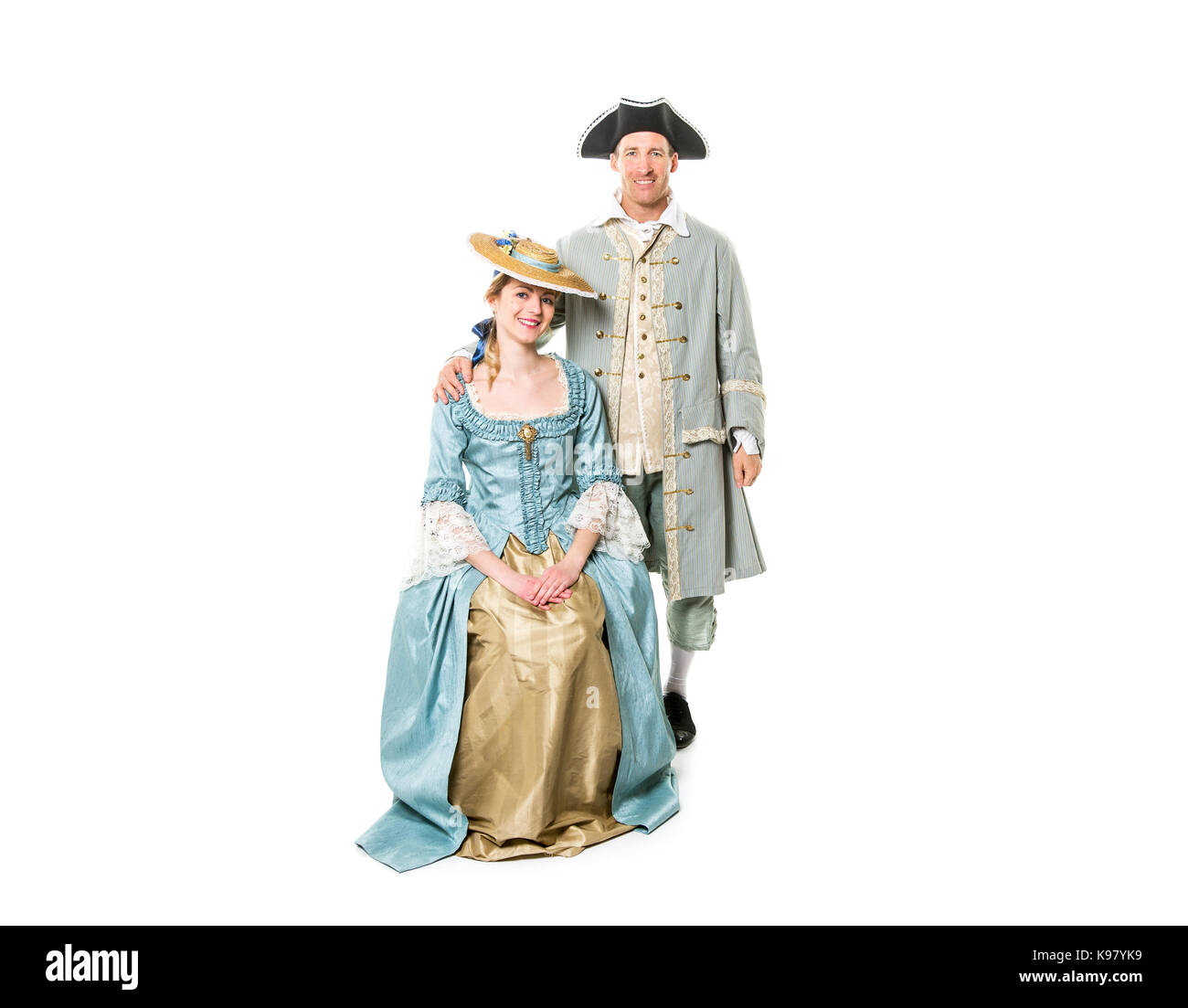 Beau couple de longue robe médiévale isolated on white Banque D'Images