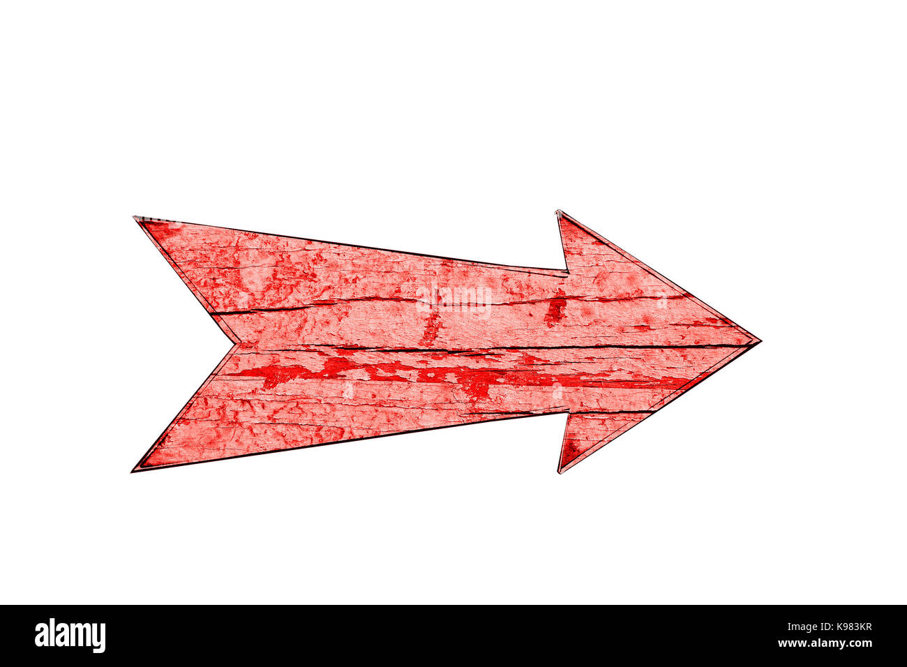 Flèche de direction en bois vintage rouge signe sur la fissuration d'un peeling et plaque en bois de couleur rouge isolé sur un fond blanc vide. Banque D'Images