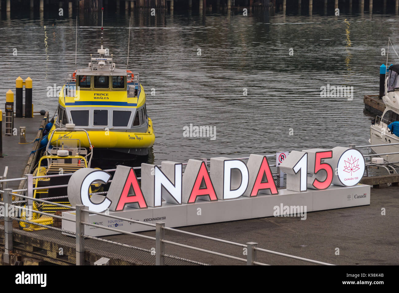 Victoria, Colombie-Britannique, Canada - 7 septembre 2017 : giant canada 150 inscription célébrant le 150e anniversaire du Canada Banque D'Images