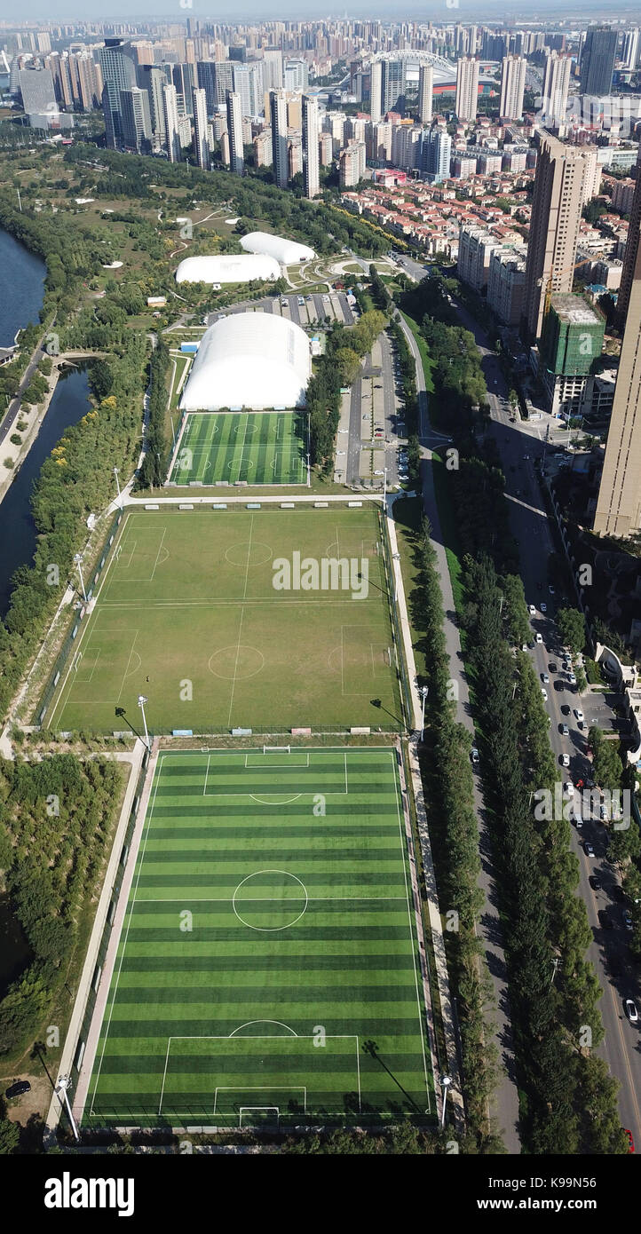 Shenyang, Shenyang, Chine. 22 sep, 2017. Shenyang, Chine-septembre 2017 : (usage éditorial seulement. la Chine).photographie aérienne de li tie no8 football park à Shenyang, Liaoning Province du nord-est de la Chine. crédit : l'Asie sipa/zuma/Alamy fil live news Banque D'Images