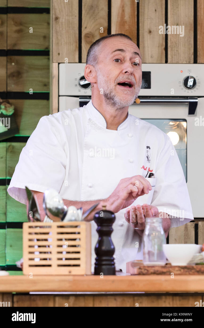 Londres, Royaume-Uni. 22 sep, 2017. chef, Michel Roux Junior (JNR) donne une démonstration culinaire à la fête de la bbc good food, qui a eu lieu à la Tour de Londres. crédit : Vickie flores/Alamy live news Banque D'Images