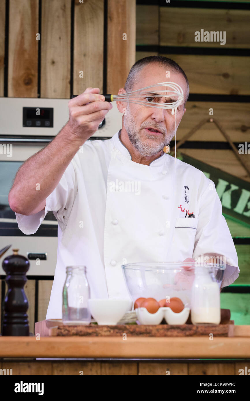 Londres, Royaume-Uni. 22 Sep, 2017. Chef, Michel Roux jr (Junior) donne une démonstration culinaire à la fête de la BBC Good Food, qui a eu lieu à la Tour de Londres. Credit : Vickie Flores/Alamy Live News Banque D'Images