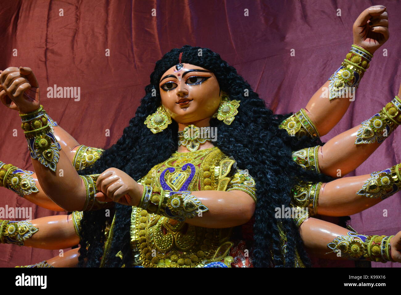 Calcutta, Inde. Septembre 22, 2017. L'Inde incroyable. Un pandal puja avec pontés déesses durga idol avant fête hindoue. durgapuja durgapuja un carnaval international et la fête débutera le 26 septembre 2017. crédit : rupa ghosh/Alamy live news. Banque D'Images