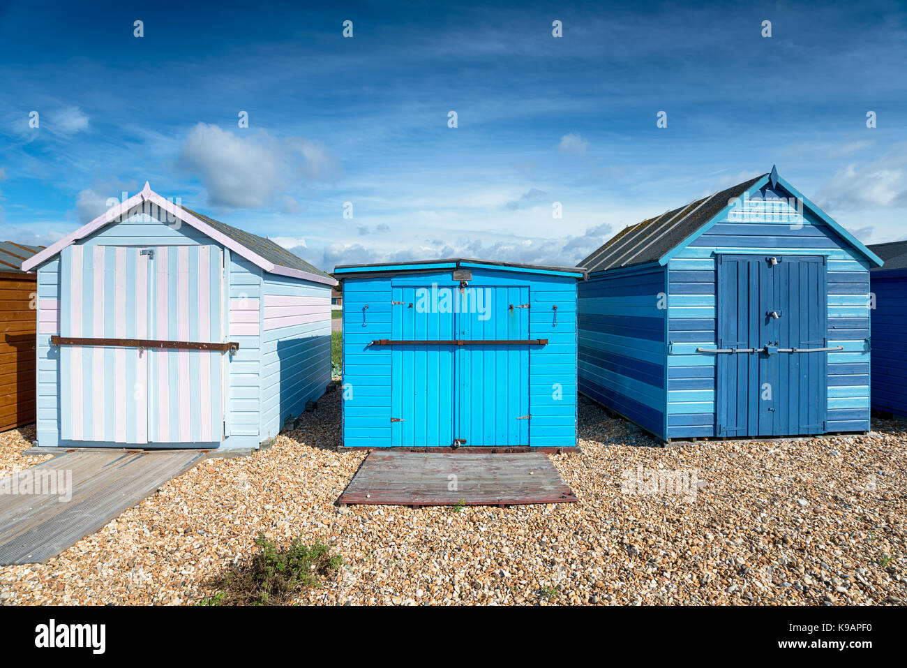Cabines de plage colorées sur Hayling Island sur la côte Hampshire Banque D'Images