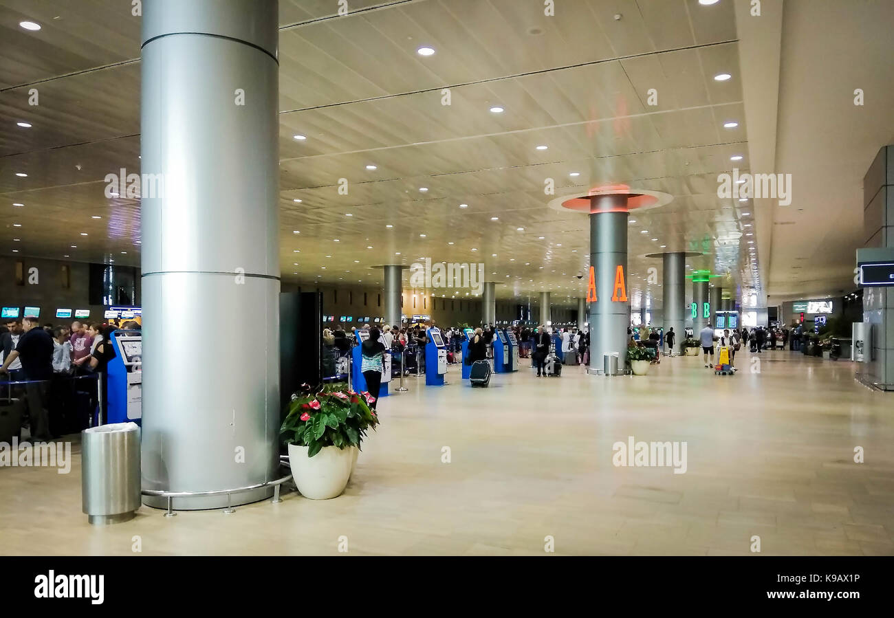 Tel Aviv, Israël - 11 juillet 2017 : le hall de départ de l'aéroport international Ben Gurion. vérifier dans la zone Banque D'Images