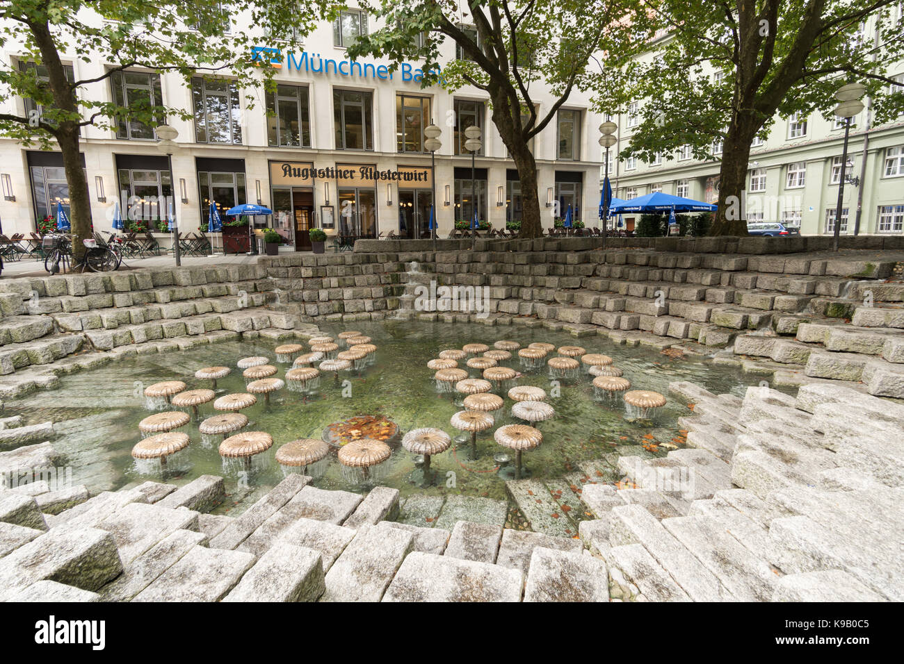Champignons de l'eau fontaine, Munich, Germany, Europe Banque D'Images