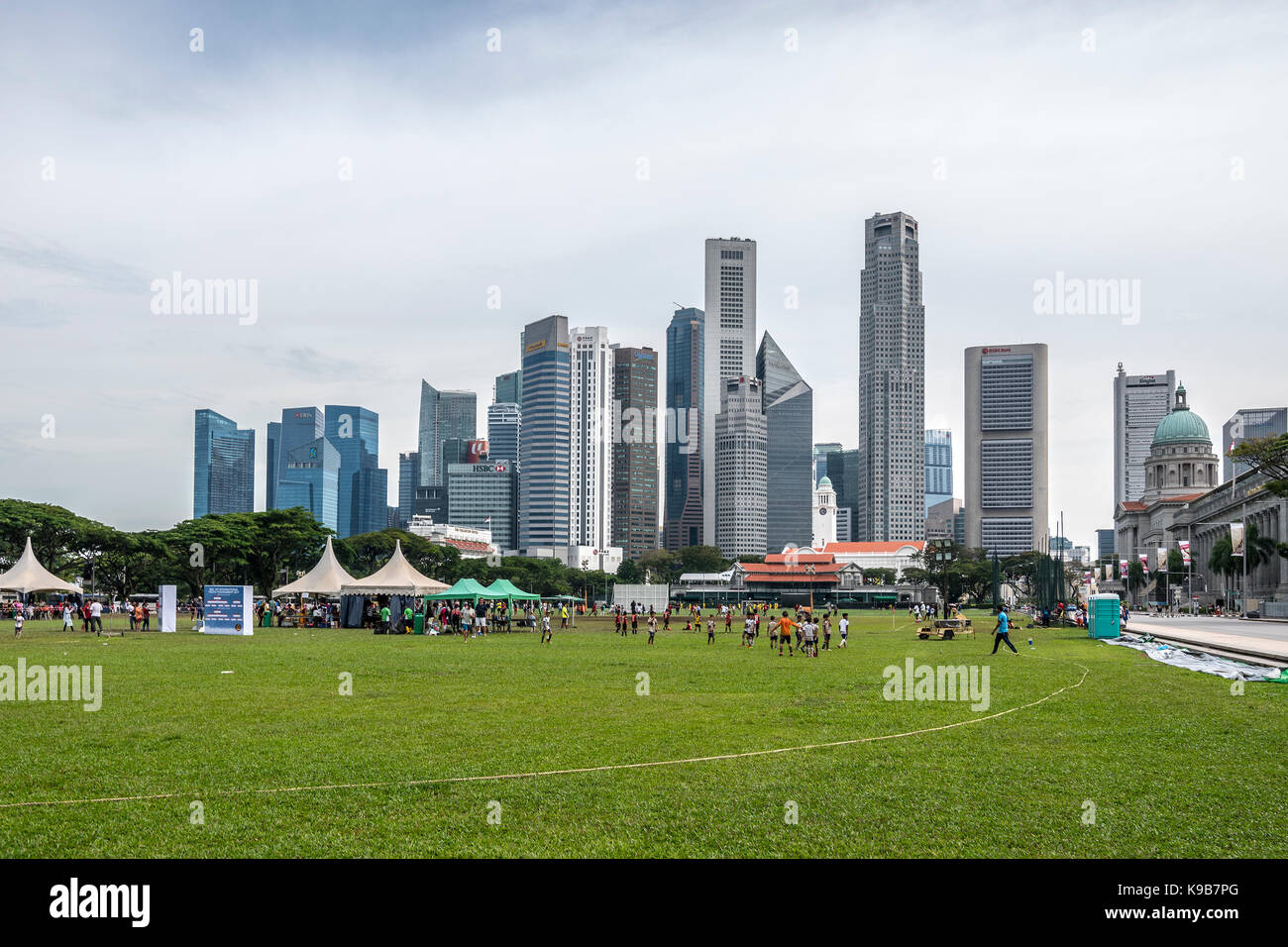 Le Padang, Singapore Cricket Club et le quartier des affaires, Singapour Banque D'Images