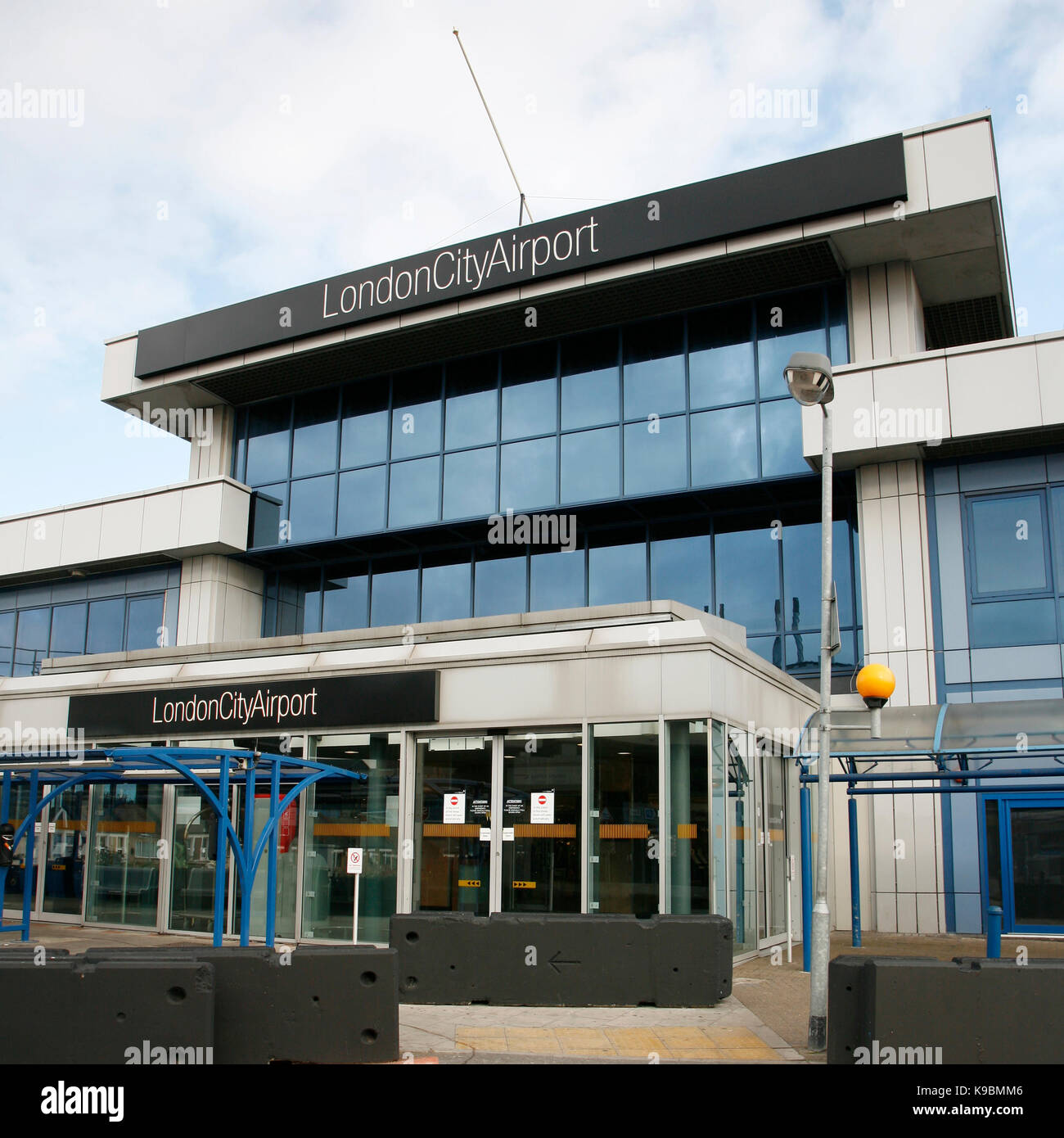 Londres, Royaume-Uni - Octobre 13, 2012 : l'aérogare de l'aéroport de London City, situé dans la commune de Newham, administré par LGI, desservent environ 3 millions passen Banque D'Images