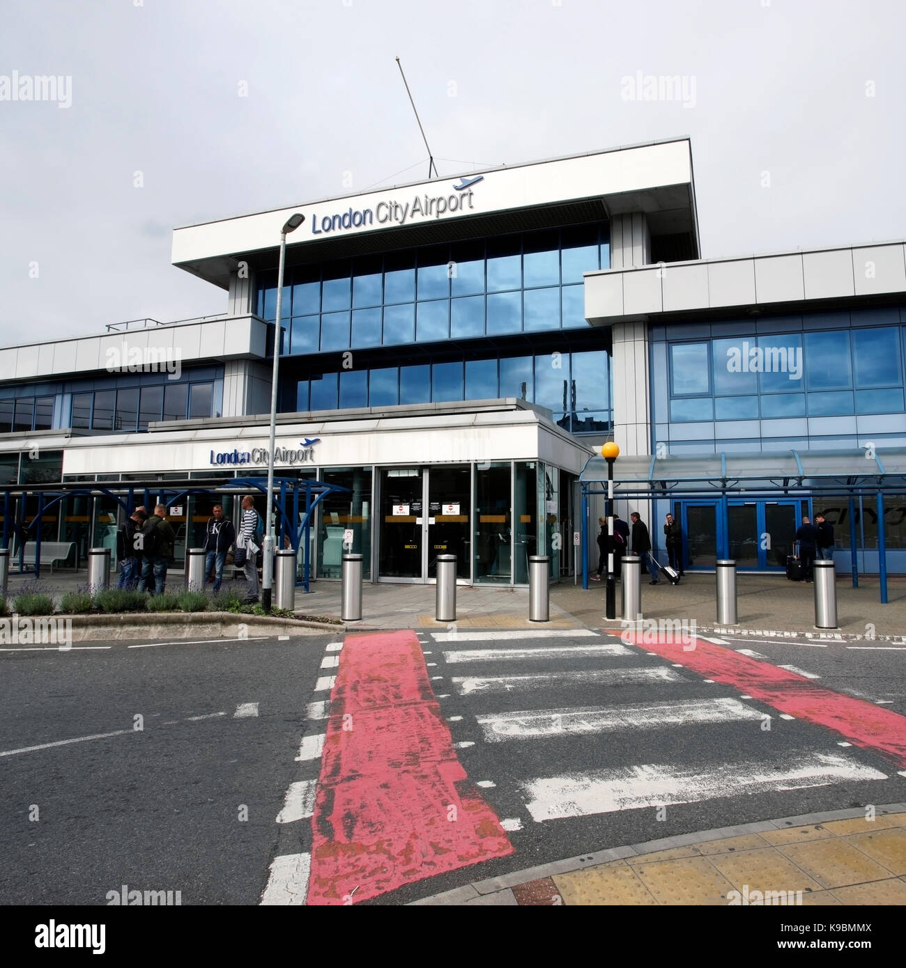 Bâtiments du terminal de l'aéroport de London City à l'Arrondissement de Newham, administré par LGI, desservent environ 3 millions de passagers par an, cinquième aéroport de Londres. Banque D'Images