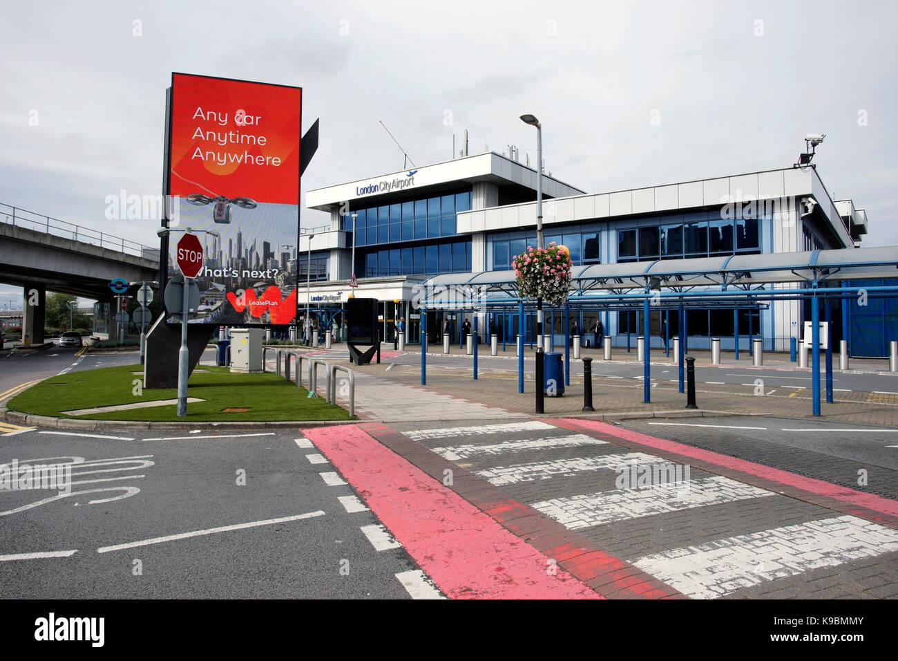 Bâtiments du terminal de l'aéroport de London City à l'Arrondissement de Newham, administré par LGI, desservent environ 3 millions de passagers par an, cinquième aéroport de Londres. Banque D'Images