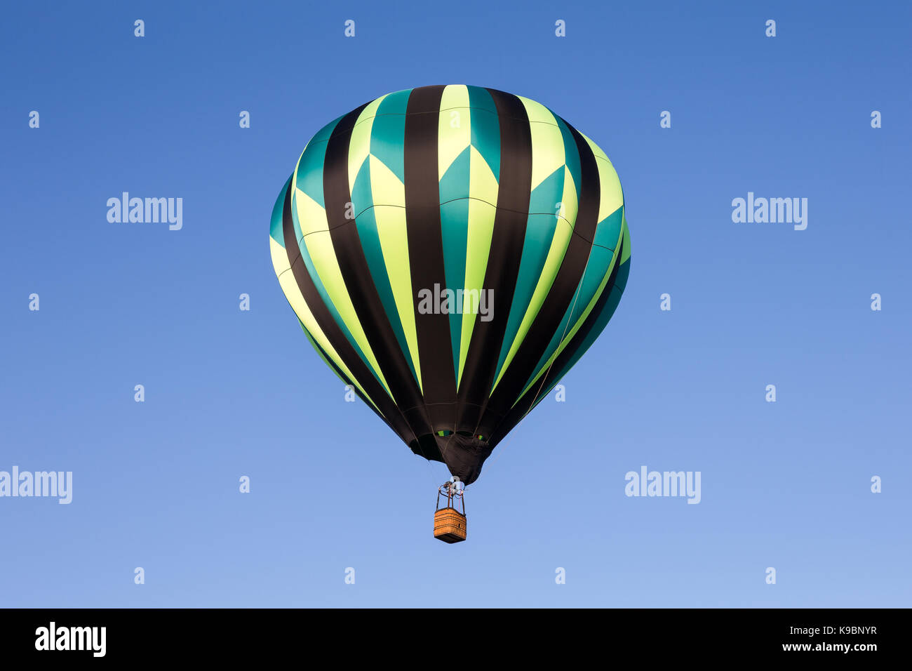 Montgolfière colorée vue du dessous. ballon classique design avec de  nombreux détails Photo Stock - Alamy