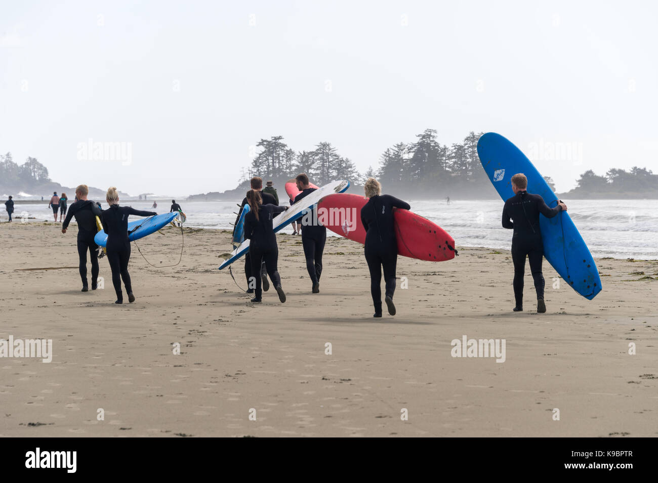 Tofino, Colombie-Britannique, Canada - 9 septembre 2017 : classe de surf sur chesterman beach Banque D'Images