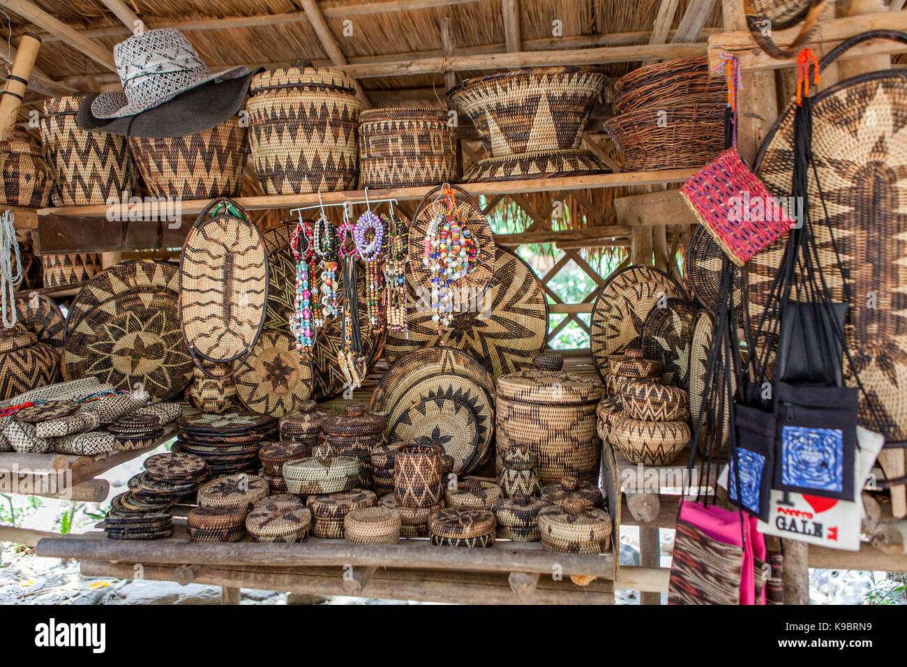La main, tissé de souvenirs en vente à la Mangyan Village près de