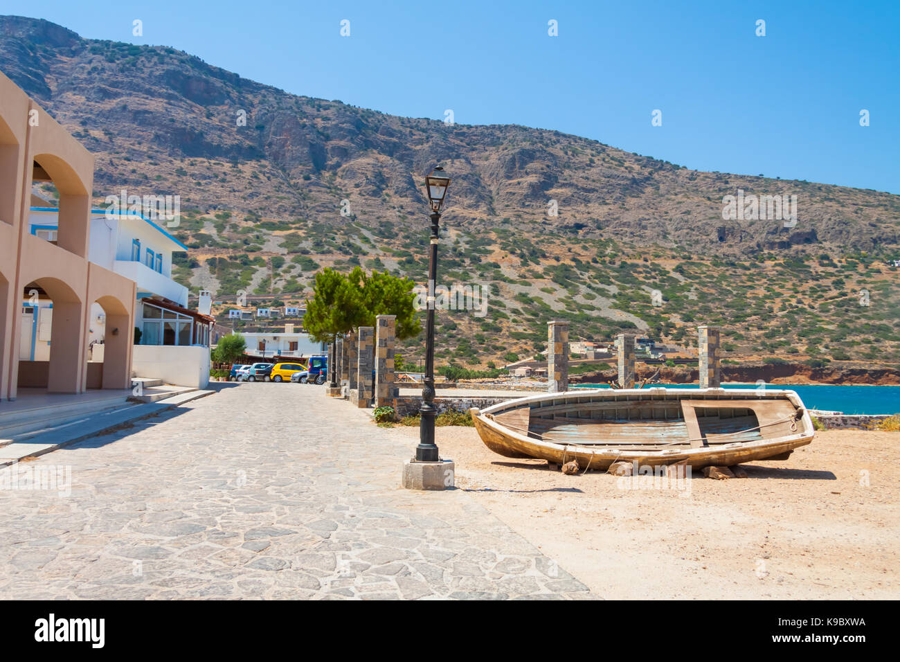 Bateau dans le village de Plaka. Crète, Grèce Banque D'Images