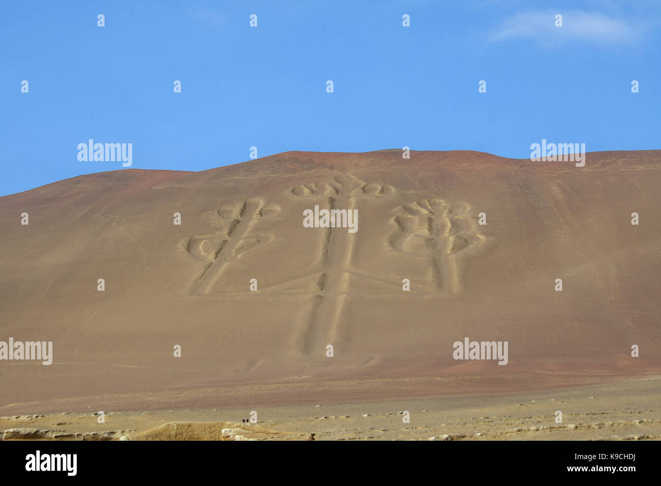 La figure célèbre candélabre dans le parc national de Paracas Banque D'Images