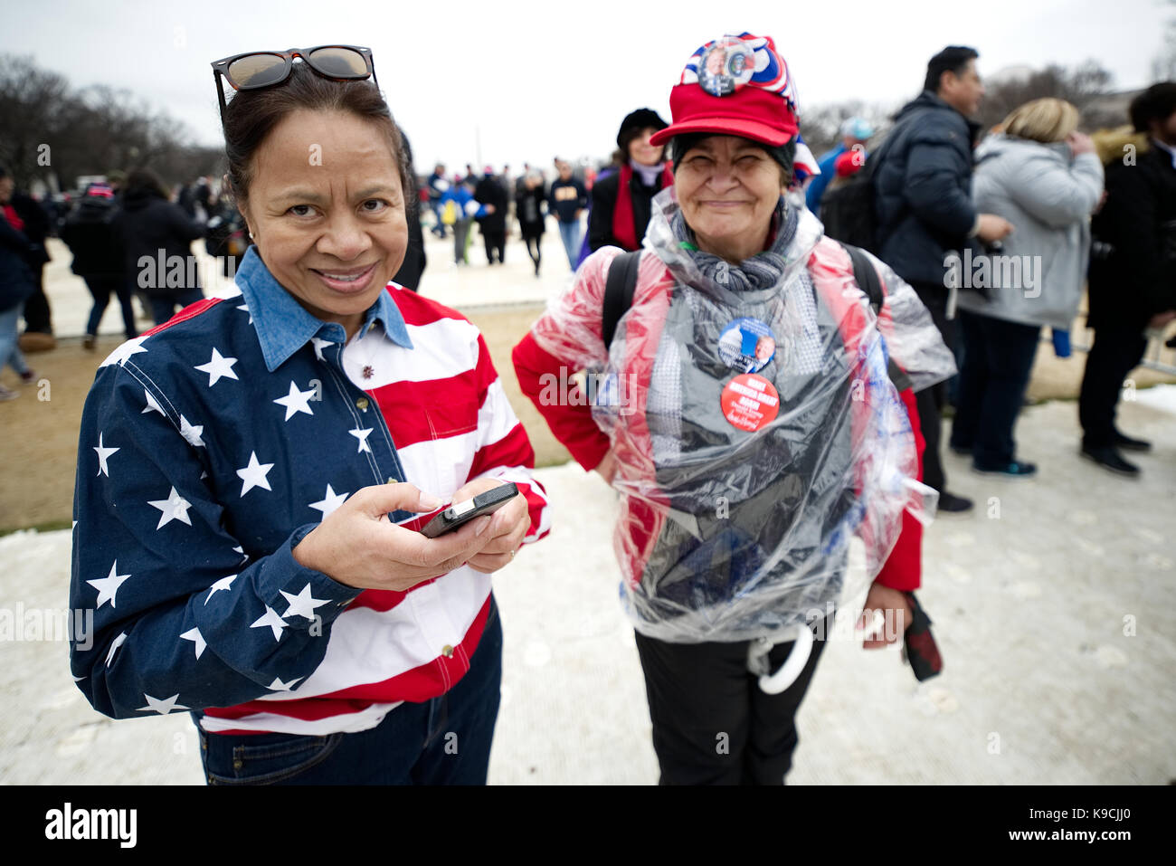 Washington DC, USA - Le 20 janvier 2017 : Trump partisans se rassemblent le long de l'itinéraire du défilé et au National Mall à voir Donald J. Trump assermenté comme Banque D'Images