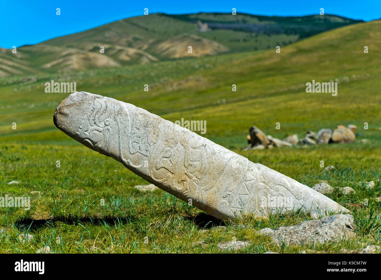 Mégalithe appelé deer décorées en pierre d'un ancien lieu de sépulture de l'âge du bronze, Khangai Nuruu parc national, la Mongolie aimag, oevoerkhangai Banque D'Images
