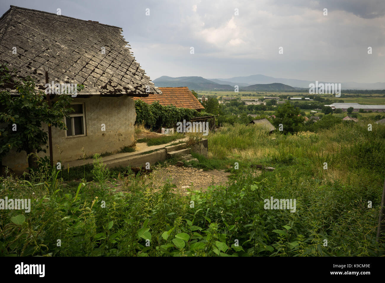 Les photos ont pris un voyage sur les montagnes des Carpates autour d'Ivan pop. Banque D'Images