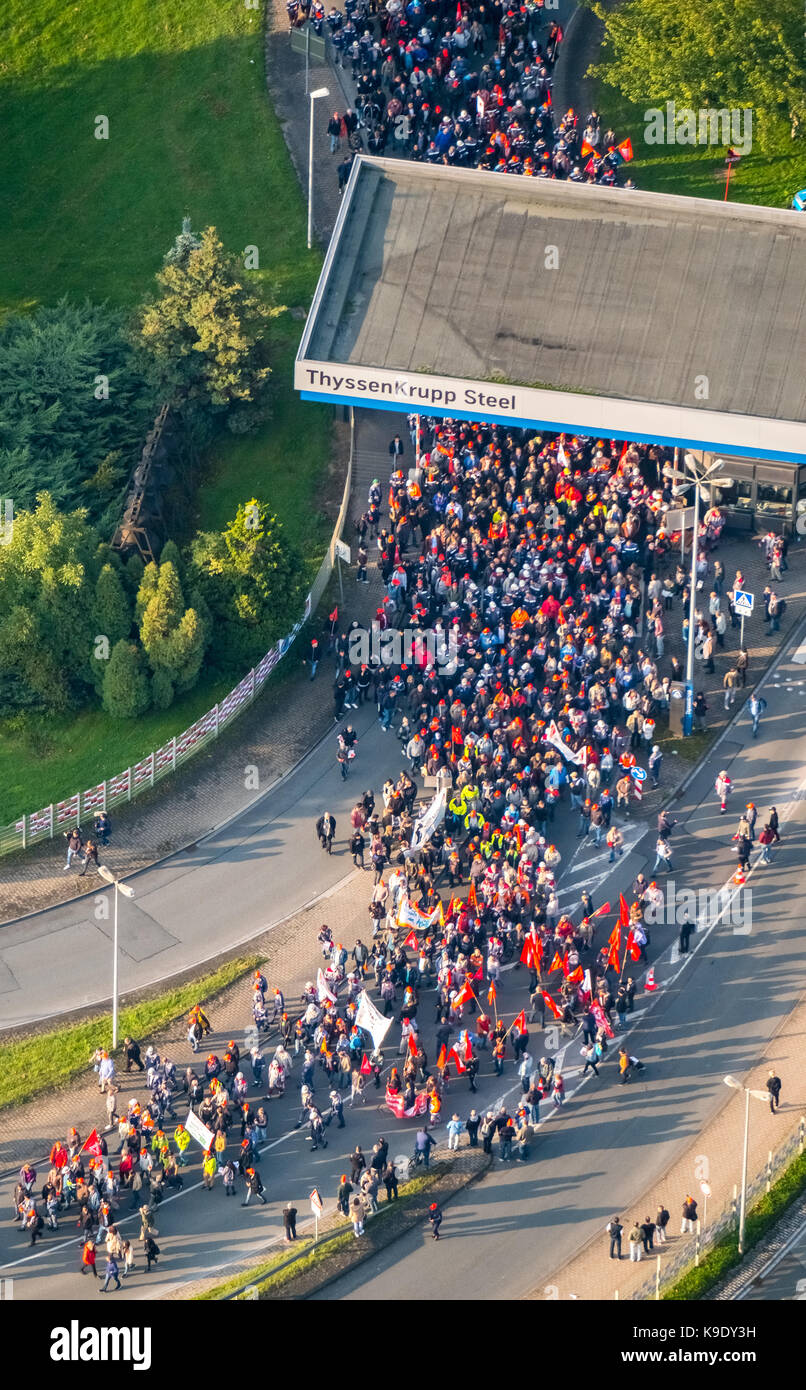 Démonstration de travailleurs de l'acier à Bochum, contre la fusion de ThyssenKrupp Steel et de TATA en Inde, grande manifestation entre ThyssenKrupp Bochum Banque D'Images