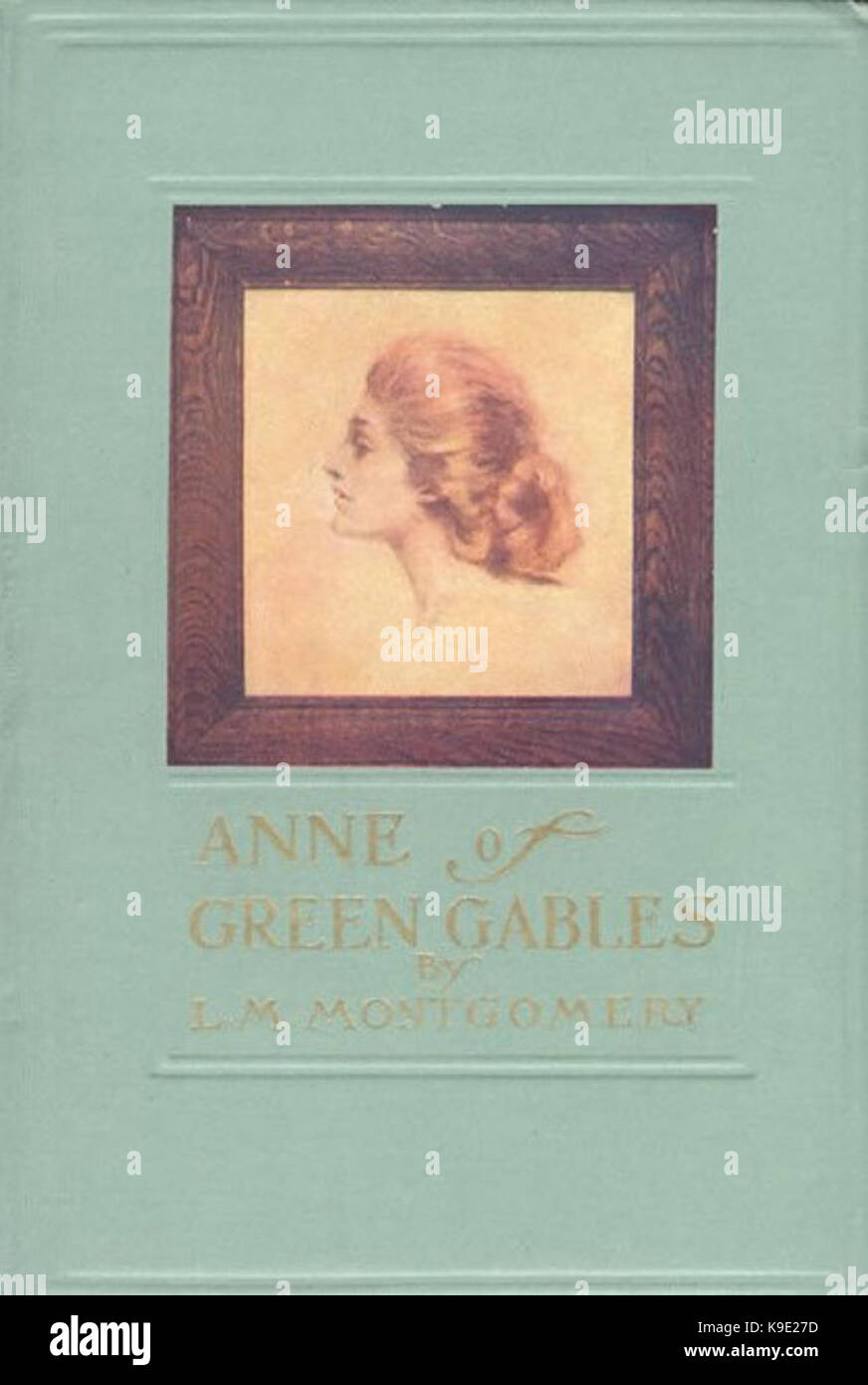 Anne of Green Gables est un roman classique de Lucy Maud Montgomery, détaillant la vie d'Anne Shirley, orpheline imaginative et déterminée au Canada. Banque D'Images