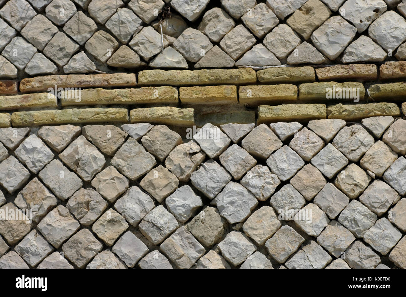 Détails d'un mur romain (opus reticulatum) à Formia (Italie) - environ ...