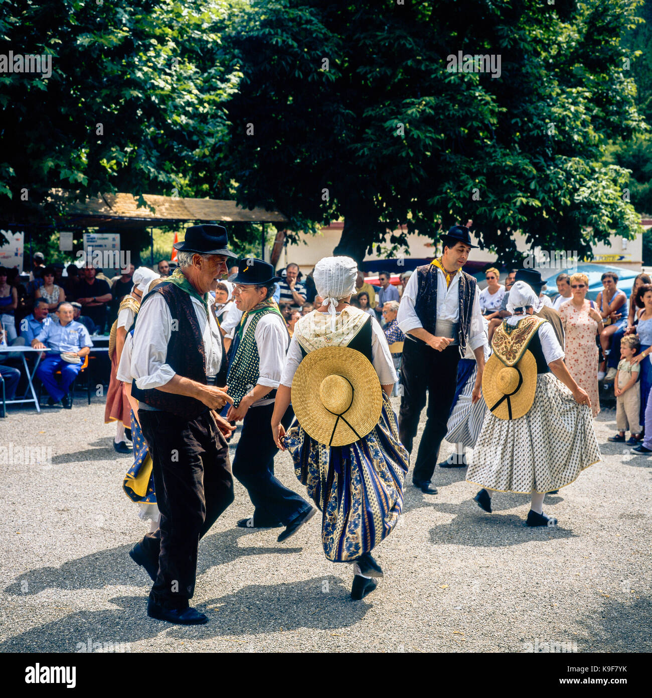 Le Dansaire de St Donat, groupe folklorique, danse, kermesse annuelle Montfroc, Drôme, Provence, France Banque D'Images