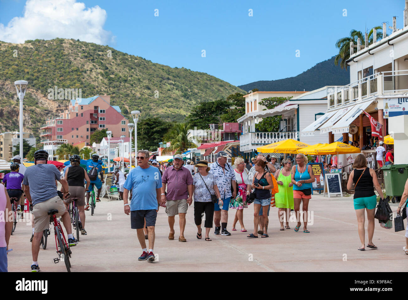Philipsburg, Saint Martin. Scène de rue de la promenade. Banque D'Images