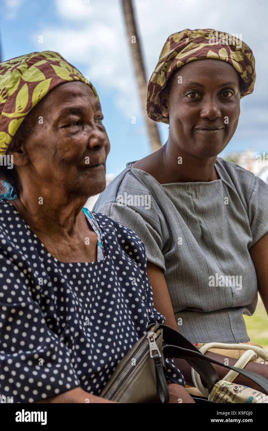 Fort-de-France, Martinique. Mère et fille, l'origine ethnique africaine. Banque D'Images