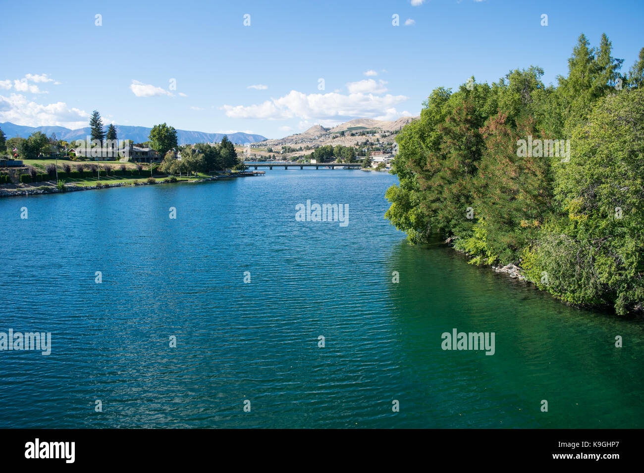 Blue and Green Lake Chelan Banque D'Images