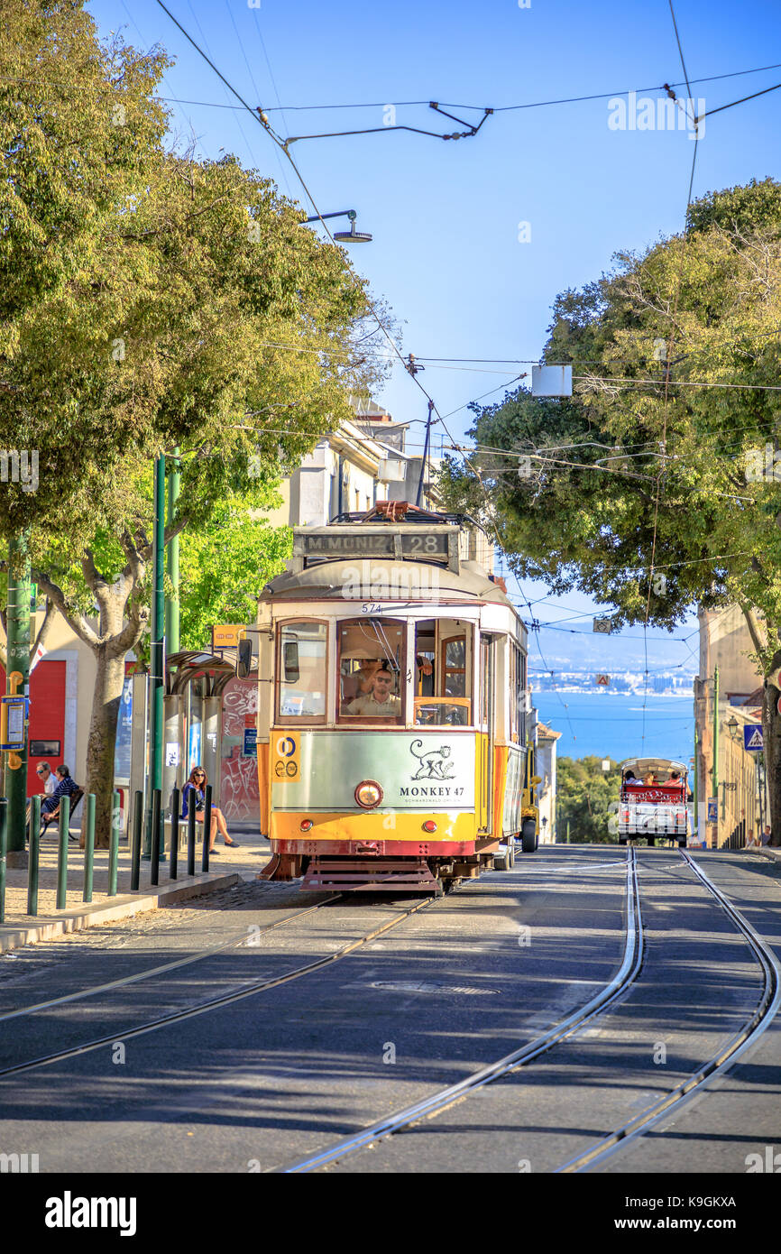 Tramway 28 alfama Banque D'Images