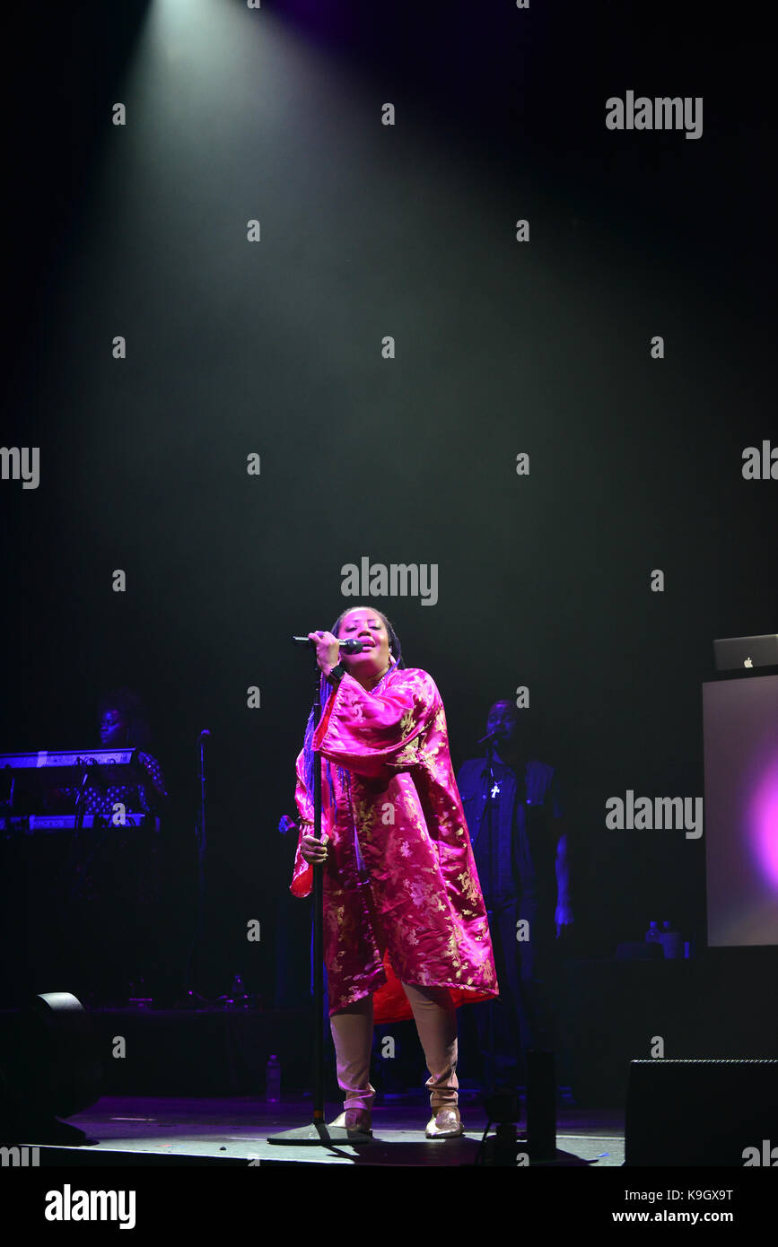 Singer lalah hathaway performing live in concert lors de mary j. blige's 'force d'une femme tour' au Fillmore Miami Beach au Jackie Gleason theaterin Miami Beach, en Floride. Comprend : lalah hathaway où : Miami Beach, Florida, United States Quand : 22 août 2017 Credit : johnny louis/wenn.com Banque D'Images