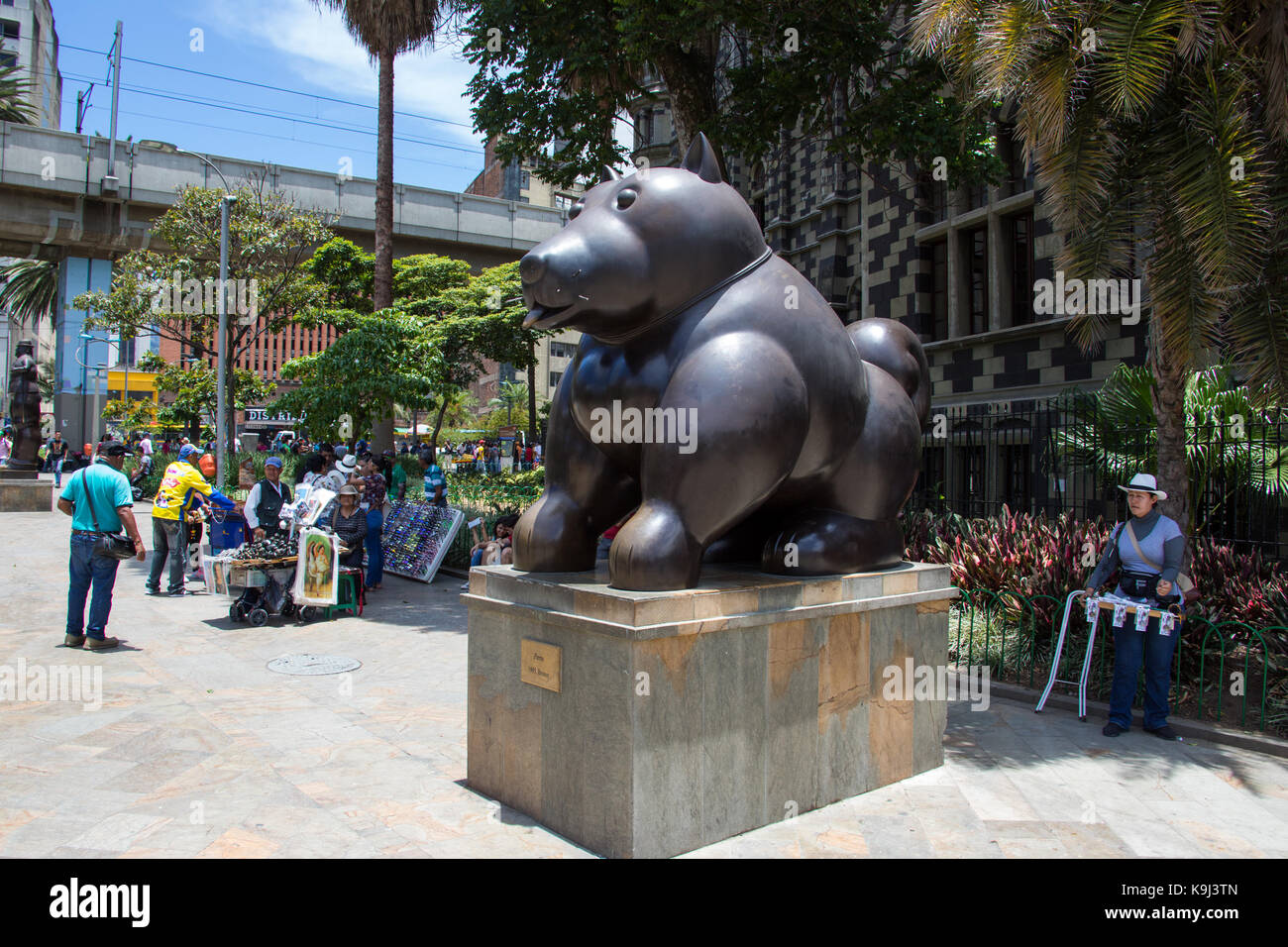 Perro ou chien sculpture, Botero Plaza, Medellin, Colombie Banque D'Images