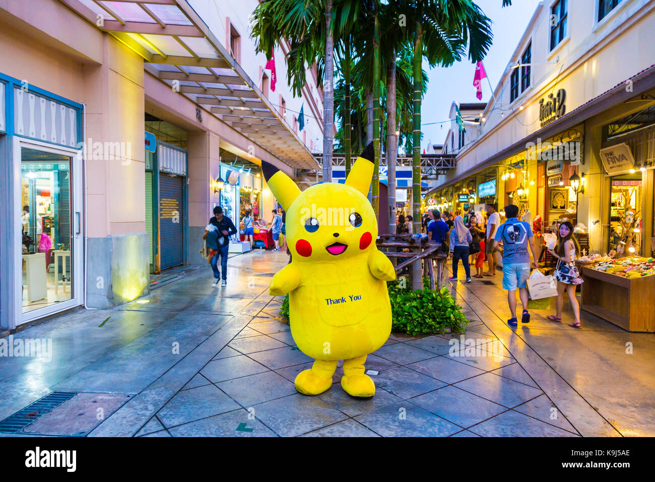 Bangkok, Thaïlande - 13 septembre 2017 - pokemon pikachu mascot signifie accueillir les clients à l'asiatique, Bangkok, Thaïlande sur une evenging de septembre 1 Banque D'Images