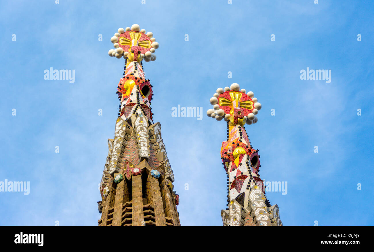 Barcelone, Espagne. Septembre 2017 : haut de la sagrada familia tours. La sagrada familia - l'impressionnante cathédrale conçue par Gaudi, qui est b Banque D'Images