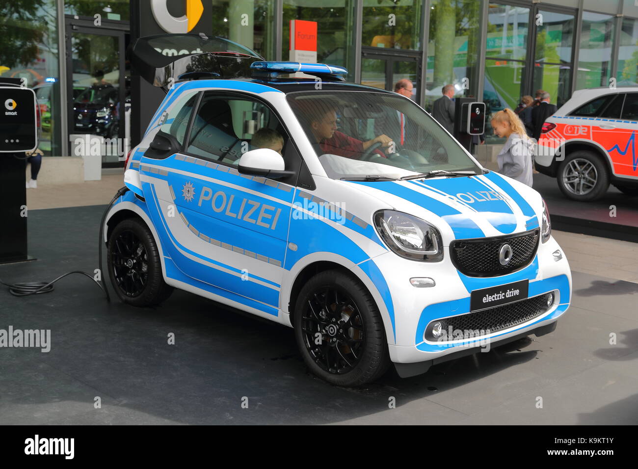 Une voiture smart dans la livrée de la police au salon de Francfort 2017 en Allemagne Banque D'Images