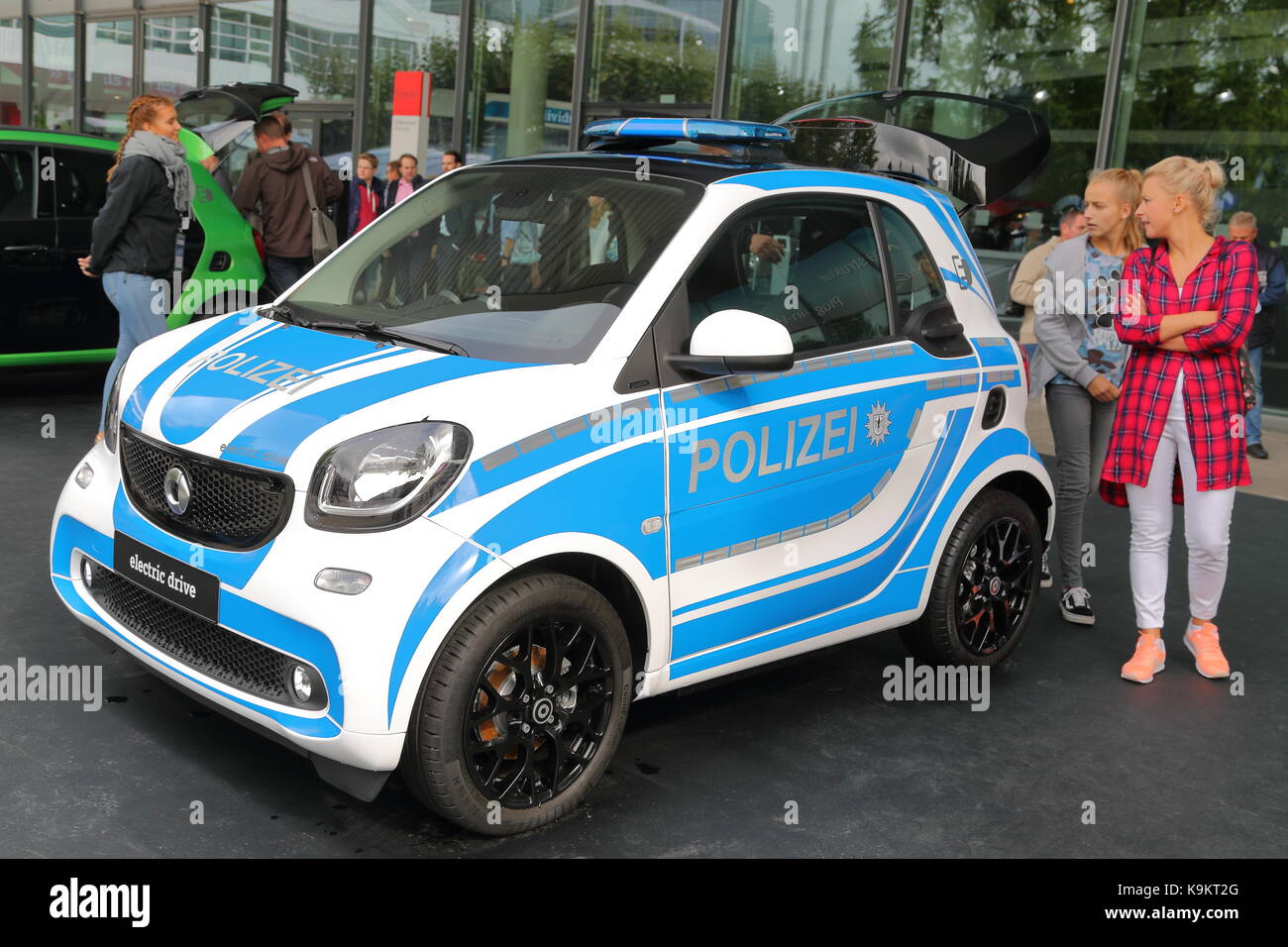 Une voiture smart dans la livrée de la police au salon de Francfort 2017 en Allemagne Banque D'Images