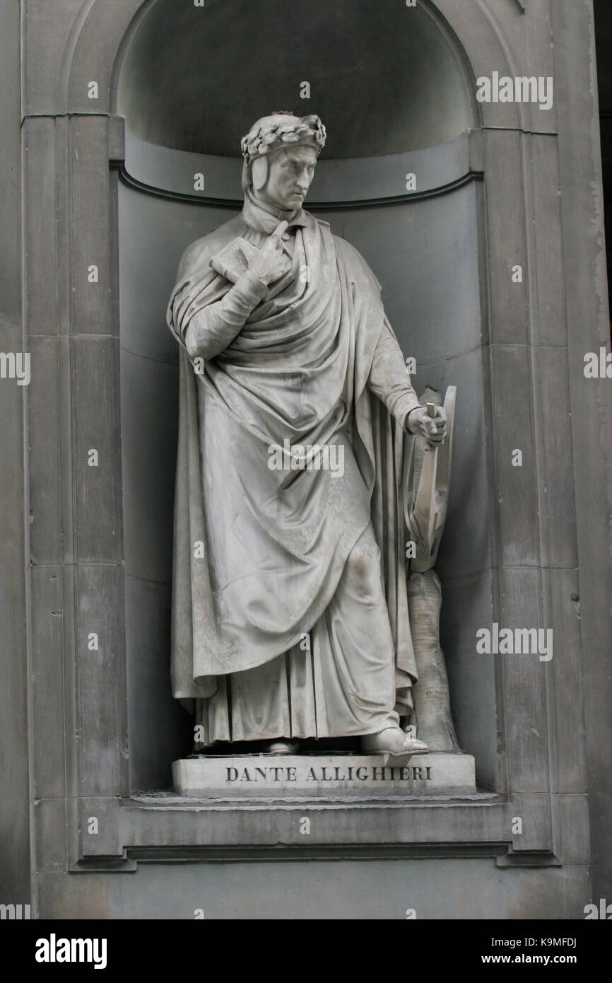 Dante Alighieri auteur cité comme le père de la langue italienne comme sculpture galerie des Offices florence 2017 Banque D'Images