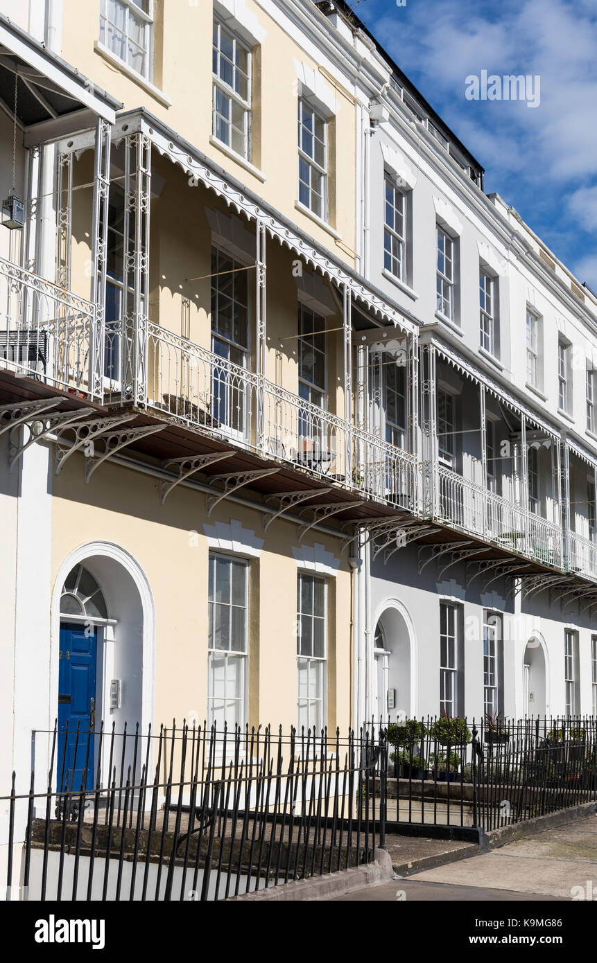 Maisons en terrasse d'époque à Royal York Crescent, Clifton, ville de Bristol, Angleterre, Royaume-Uni Banque D'Images