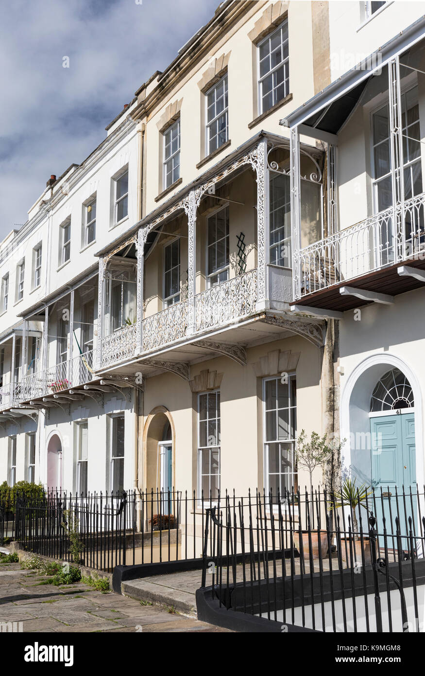 Maisons en terrasse d'époque à Royal York Crescent, Clifton, ville de Bristol, Angleterre, Royaume-Uni Banque D'Images