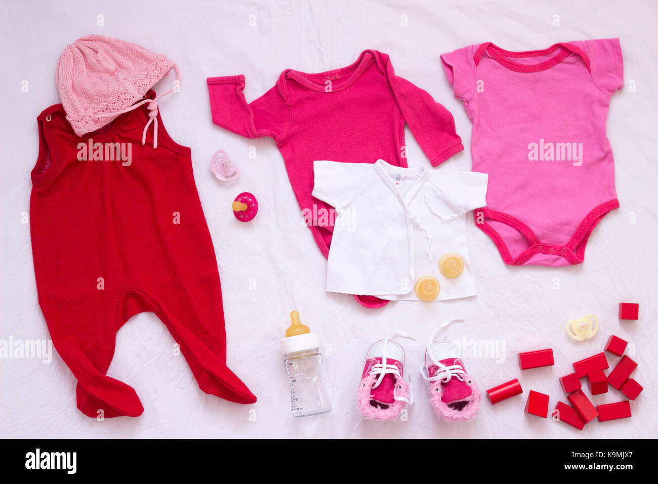 Layette pour bébé fille Photo Stock - Alamy
